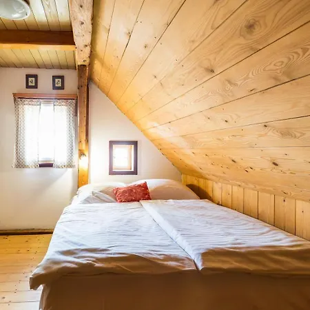 Apartament Chata Hugo With Swimming Pool
