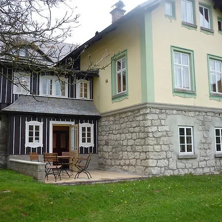Hugo - 3 Retreat *