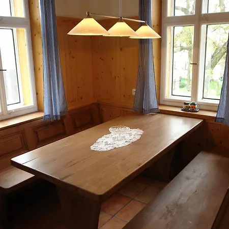Hugo - 3 Retreat Apartment *